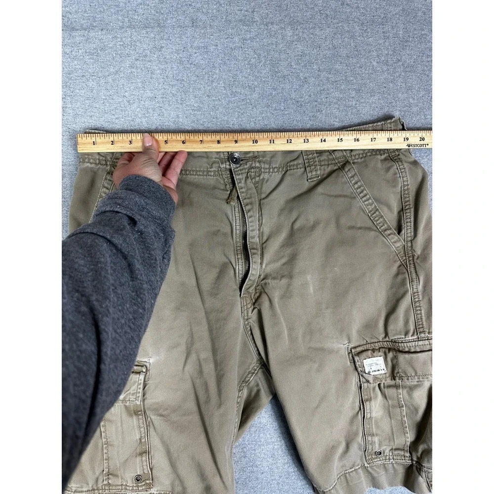 VTG Levis Cargo Shorts Mens 38 Khaki Tan Cotton Multi Pocket Y2K‎ Baggy Grunge